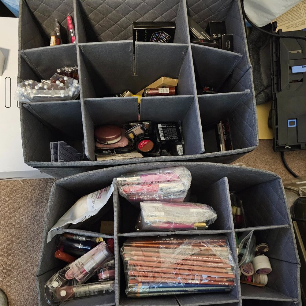 Wholesale Mixed MAKEUP BEAUTY Bundle CoverGirl Revlon and others. 50 pieces